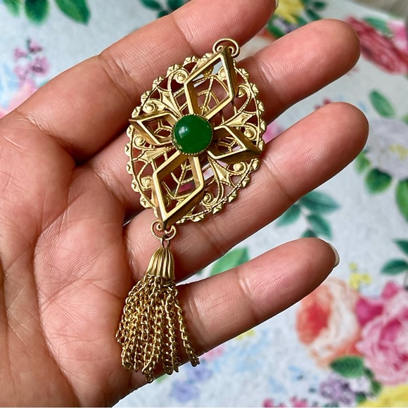 c1972 SARAH COV | Vtg | Peking Collection Green Glass Cabochon Bead Tassel Pin - Picture 2 of 12